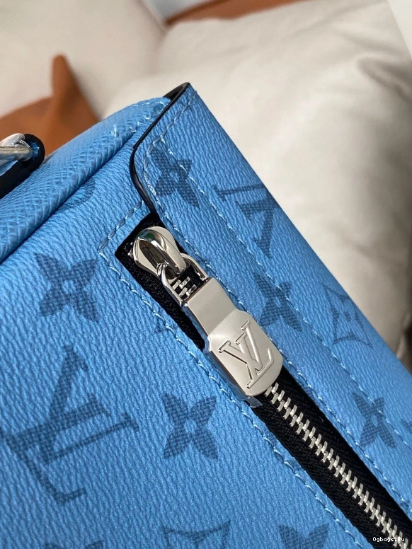 NEW LOUIS MESSENGER VUITTON 0112